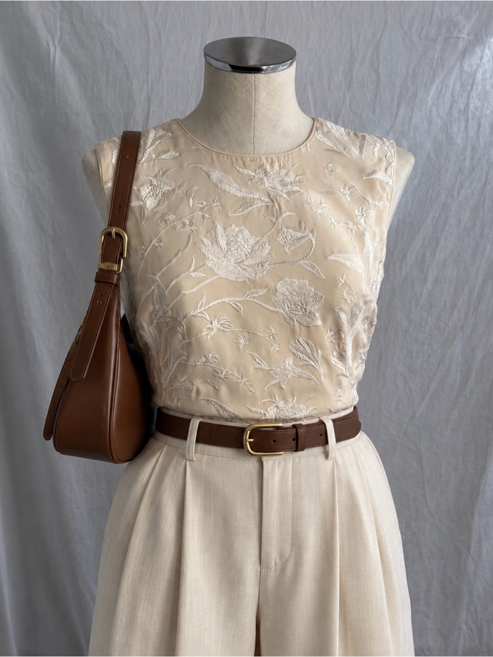Vintage Dana Buchman 100% Silk Embroidered Floral Blouse Ivory Back Button | 8